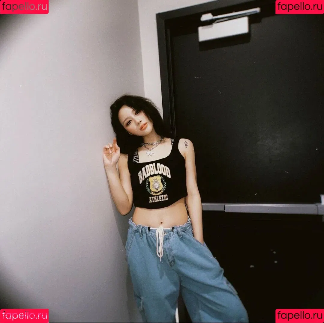 WomenK-pop Onlyfans Photo Gallery 
