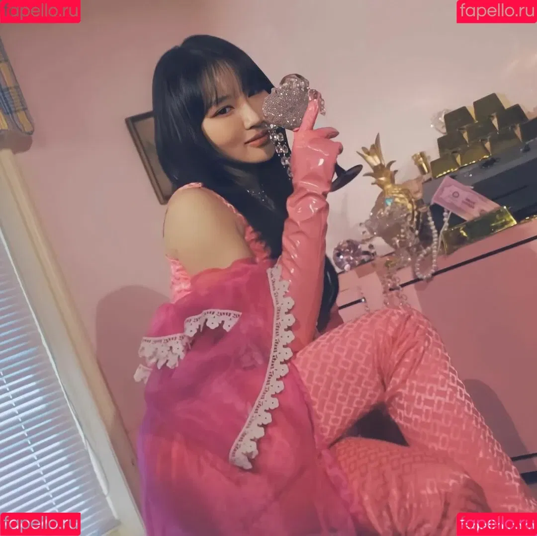 WomenK-pop Onlyfans Photo Gallery 