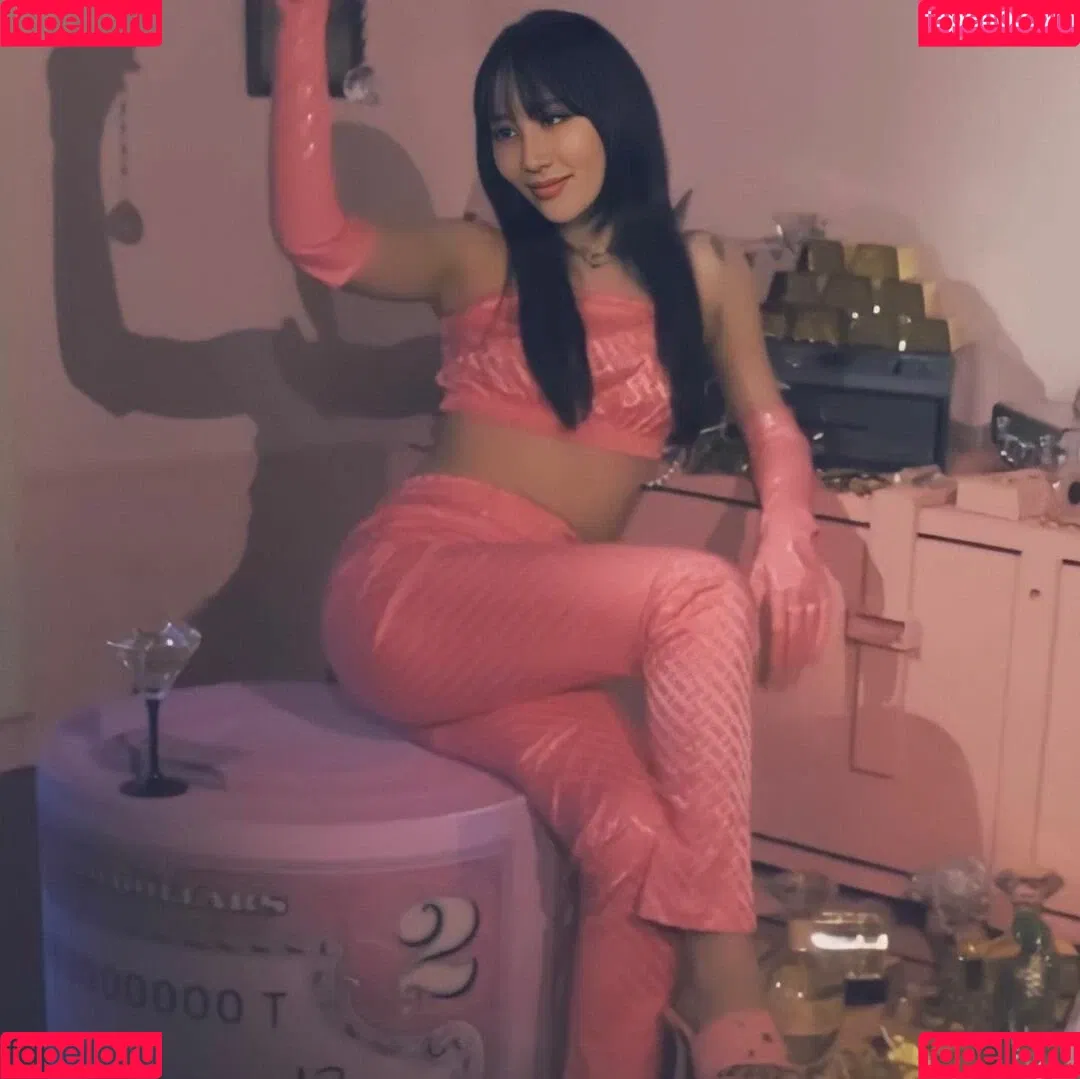 WomenK-pop Onlyfans Photo Gallery 