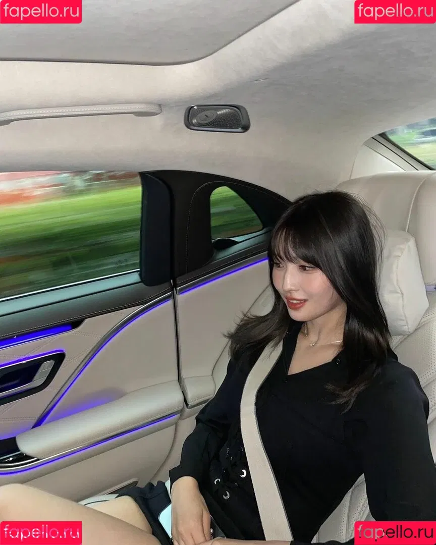 WomenK-pop Onlyfans Photo Gallery 