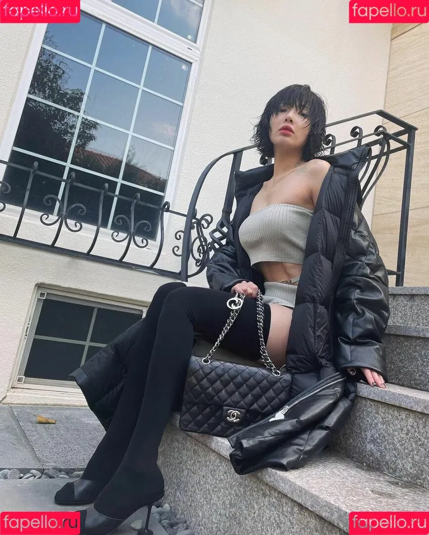 WomenK-pop Onlyfans Photo Gallery 