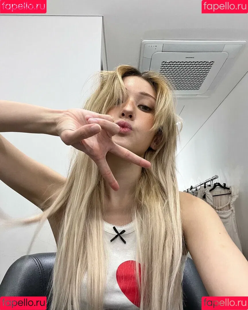WomenK-pop Onlyfans Photo Gallery 