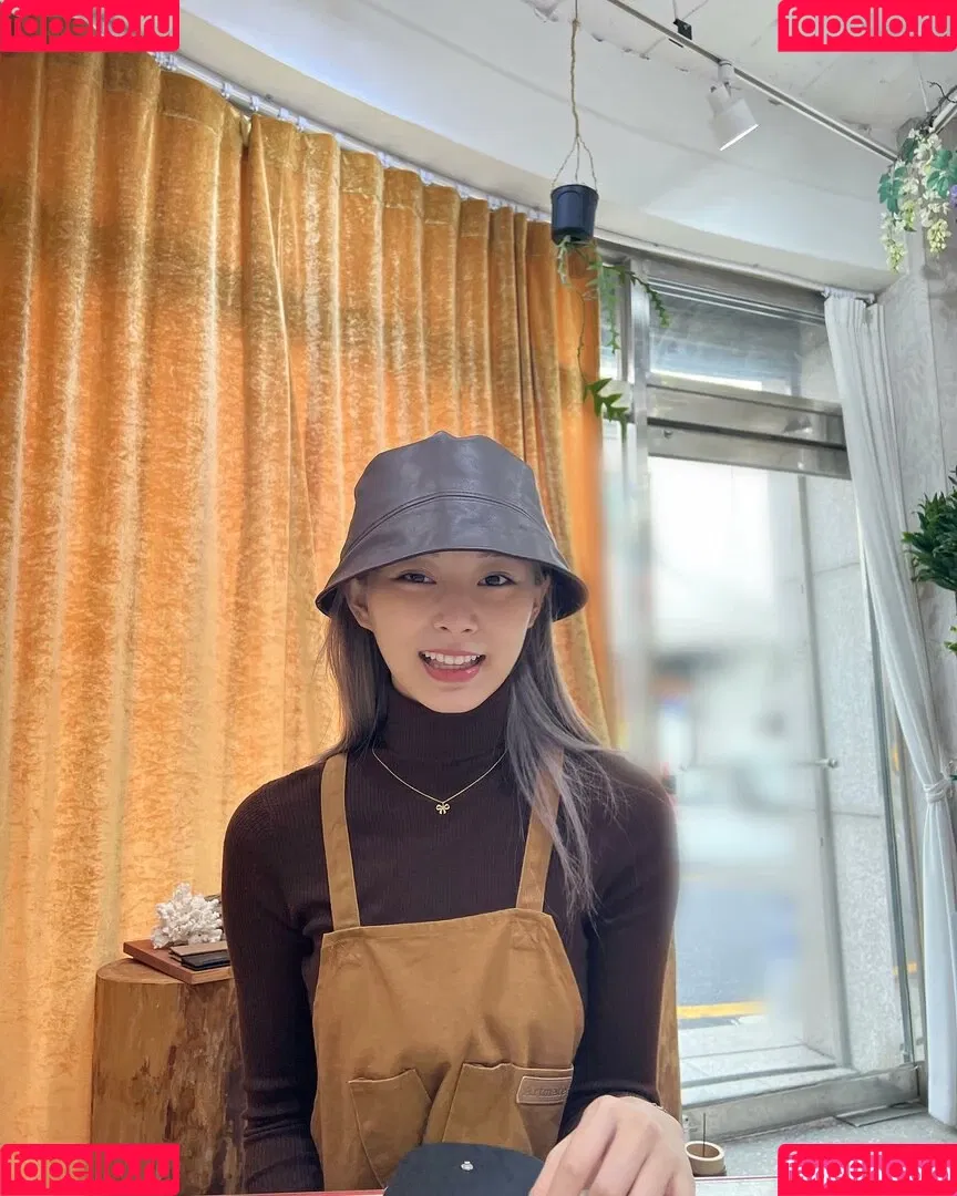 WomenK-pop Onlyfans Photo Gallery 