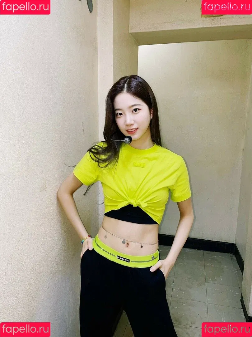 WomenK-pop Onlyfans Photo Gallery 