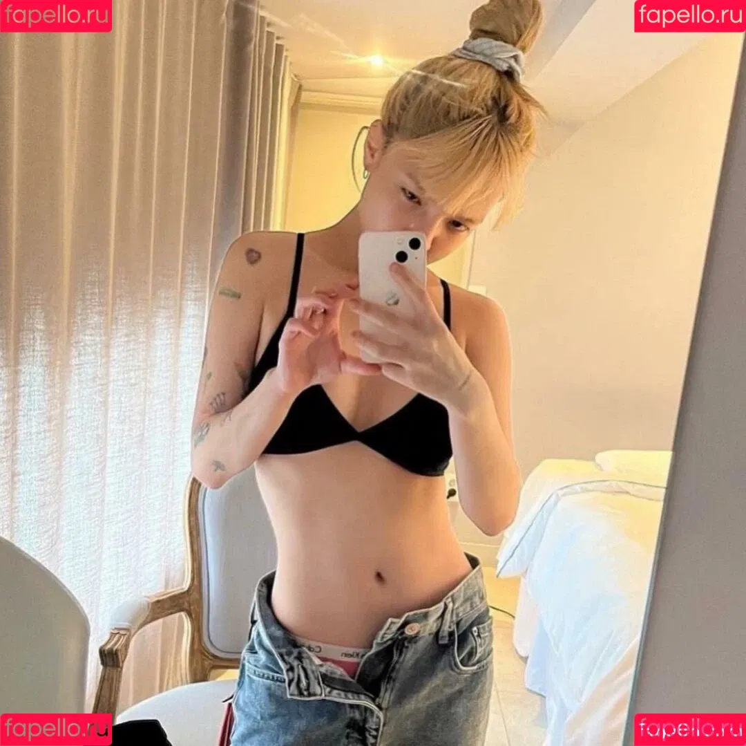 WomenK-pop Onlyfans Photo Gallery 