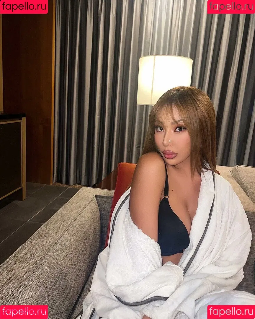 WomenK-pop Onlyfans Photo Gallery 