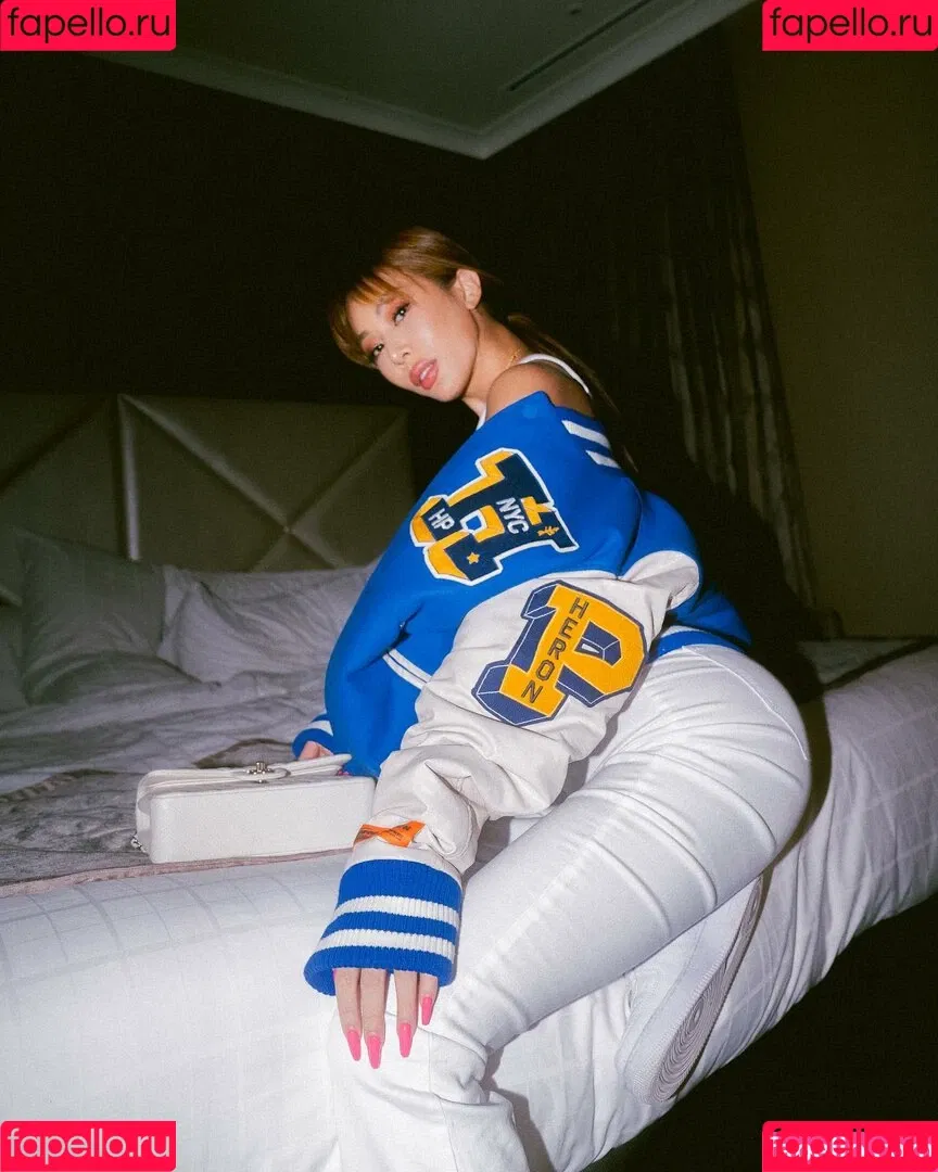 WomenK-pop Onlyfans Photo Gallery 