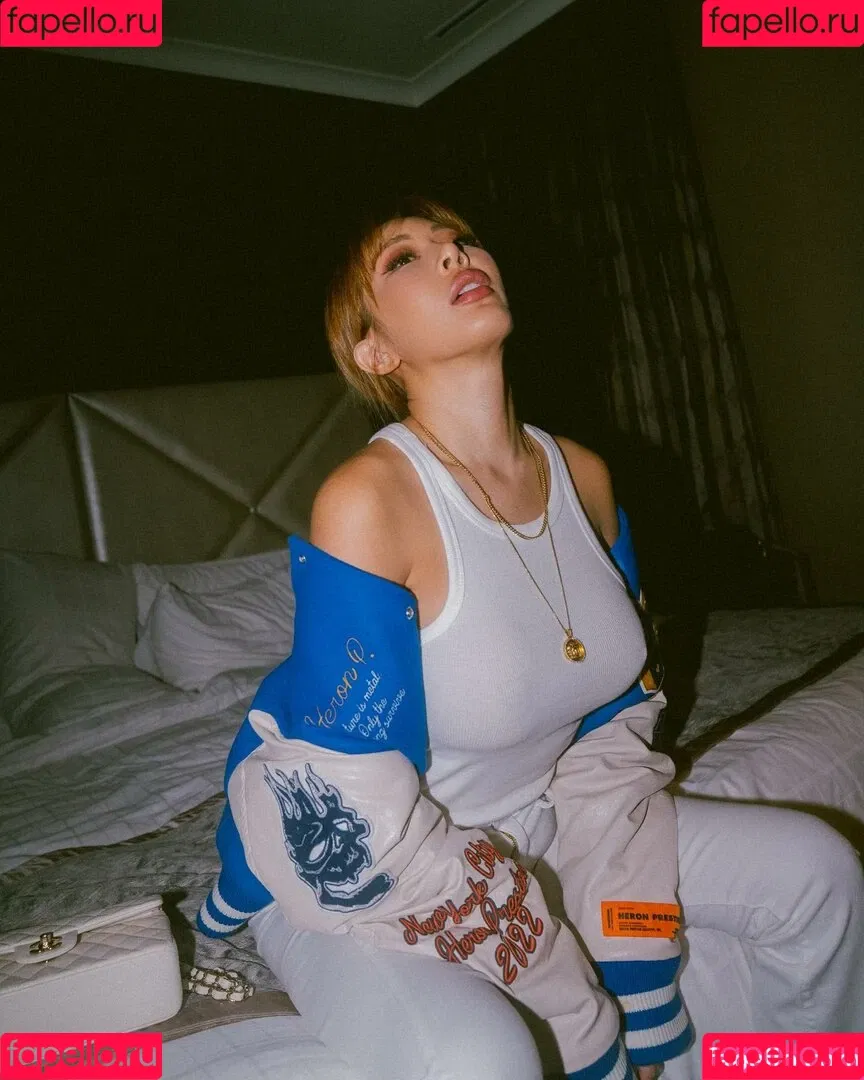 WomenK-pop Onlyfans Photo Gallery 