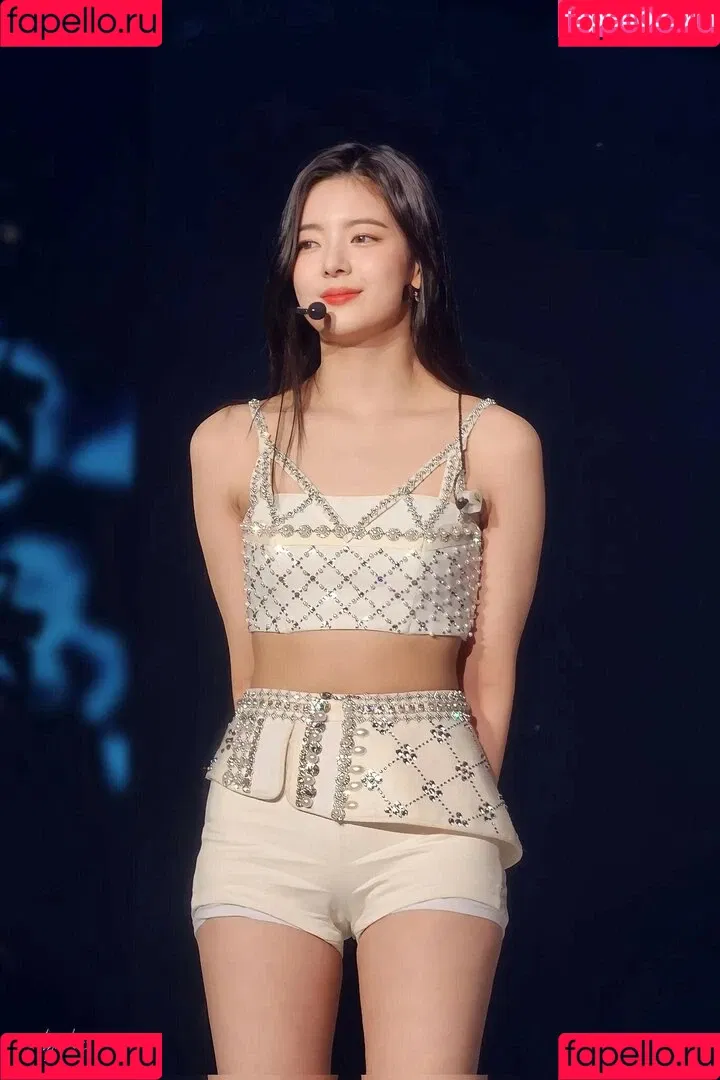 WomenK-pop Onlyfans Photo Gallery 