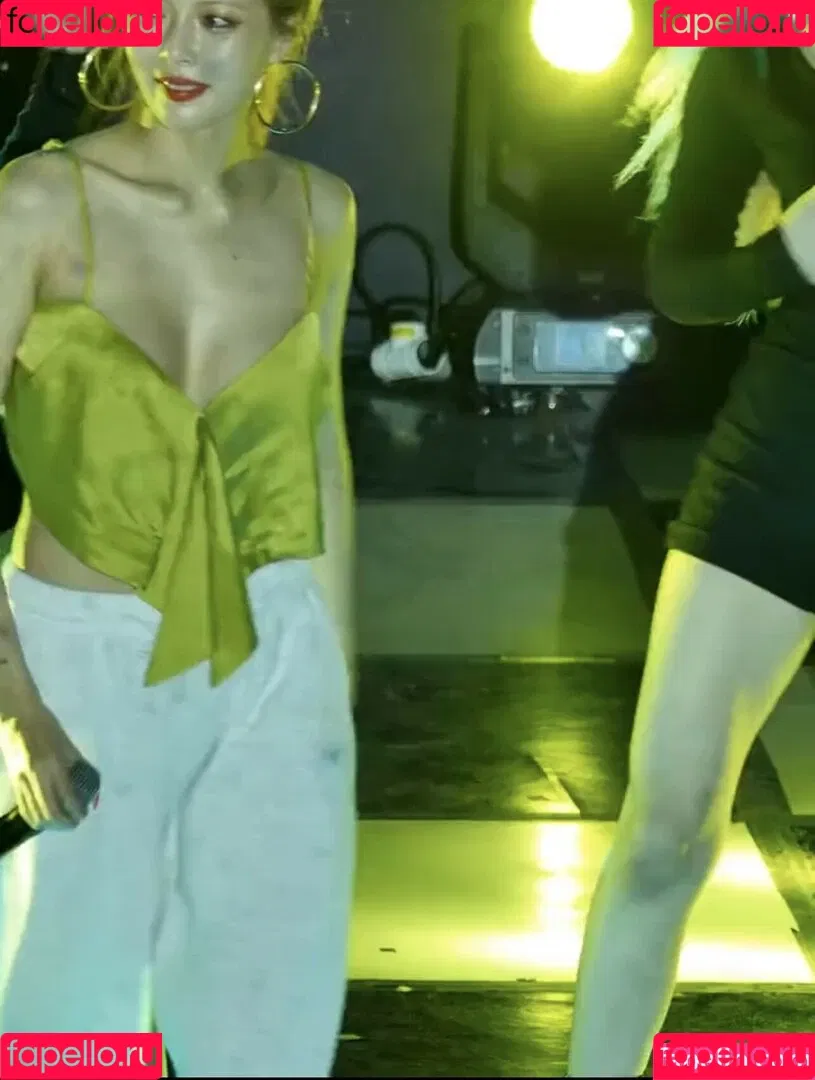 WomenK-pop Onlyfans Photo Gallery 