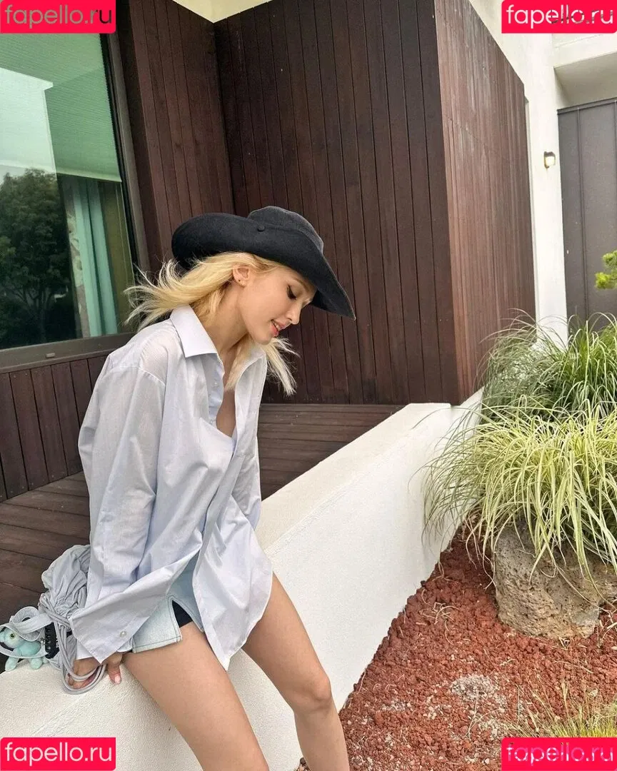 WomenK-pop Onlyfans Photo Gallery 
