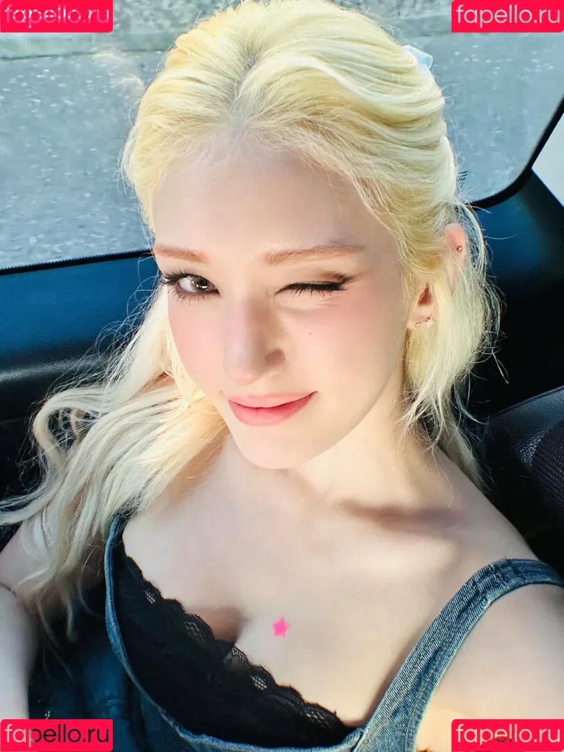 WomenK-pop Onlyfans Photo Gallery 