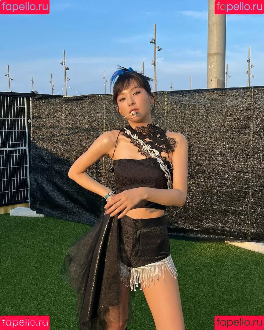 WomenK-pop Onlyfans Photo Gallery 