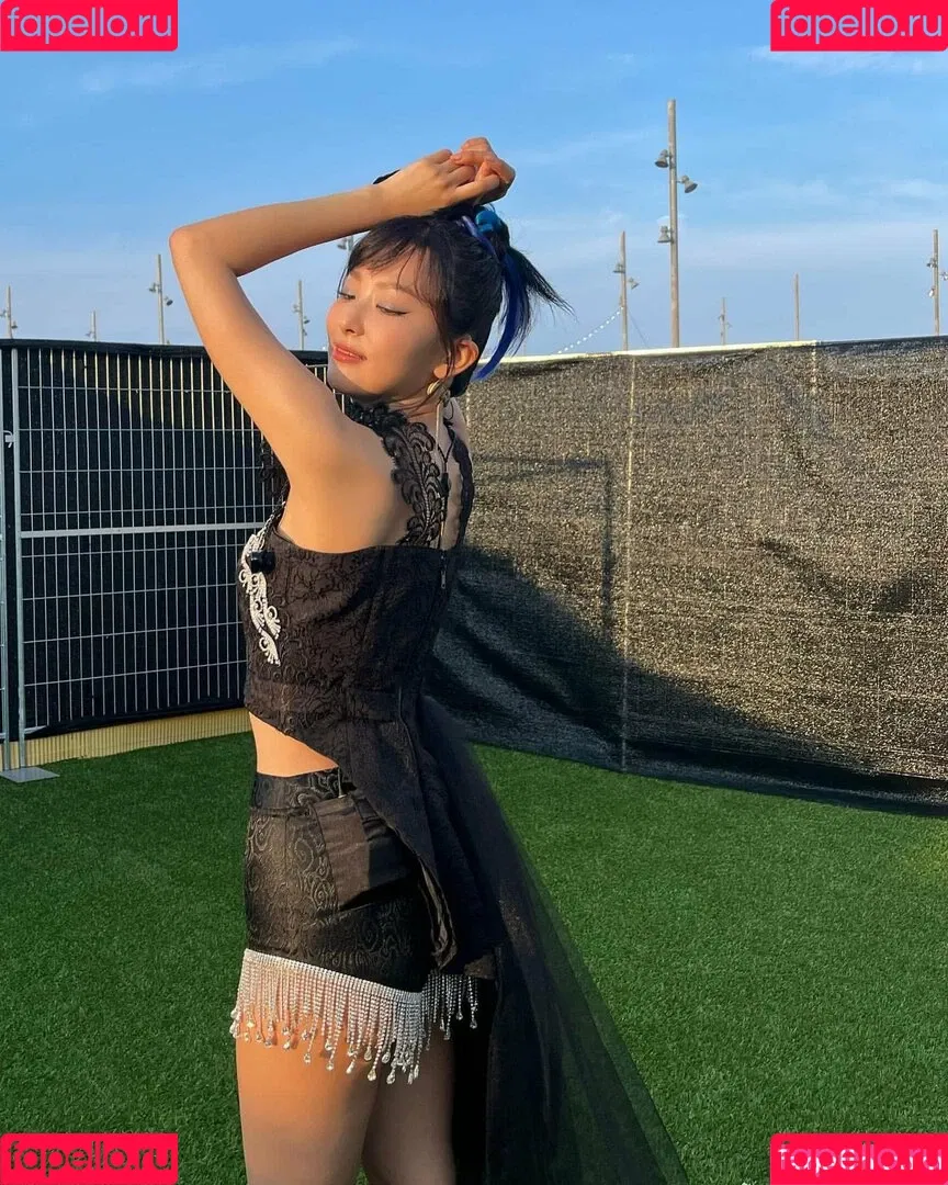 WomenK-pop Onlyfans Photo Gallery 