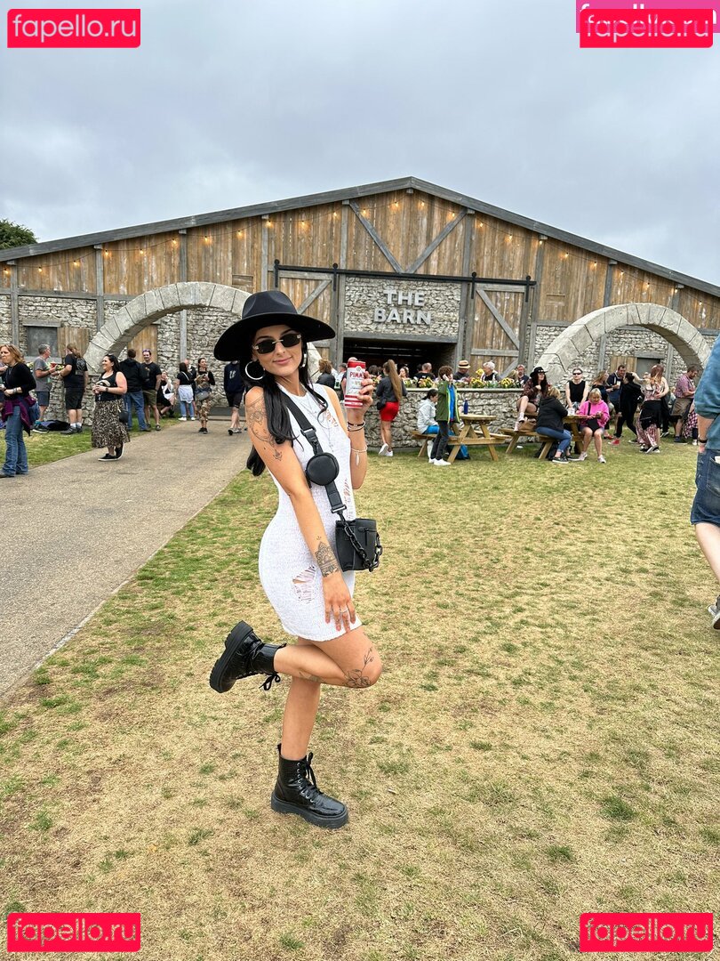 That Couple / aria.white / ariawhite_ / etihwaira