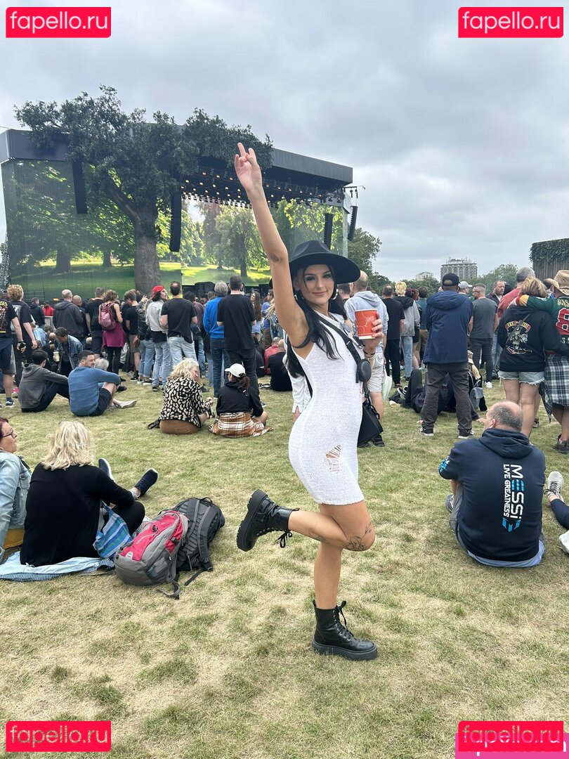 That Couple / aria.white / ariawhite_ / etihwaira Onlyfans Photo Gallery 