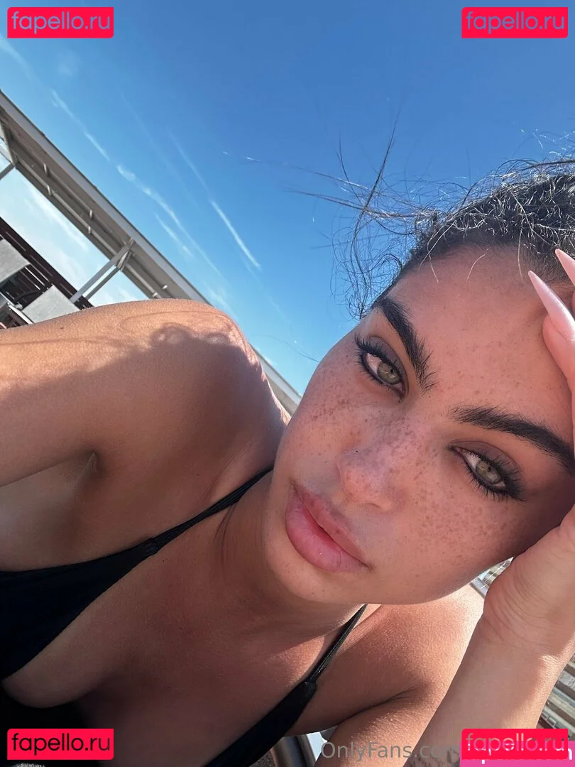 thecaligirl Onlyfans Photo Gallery 