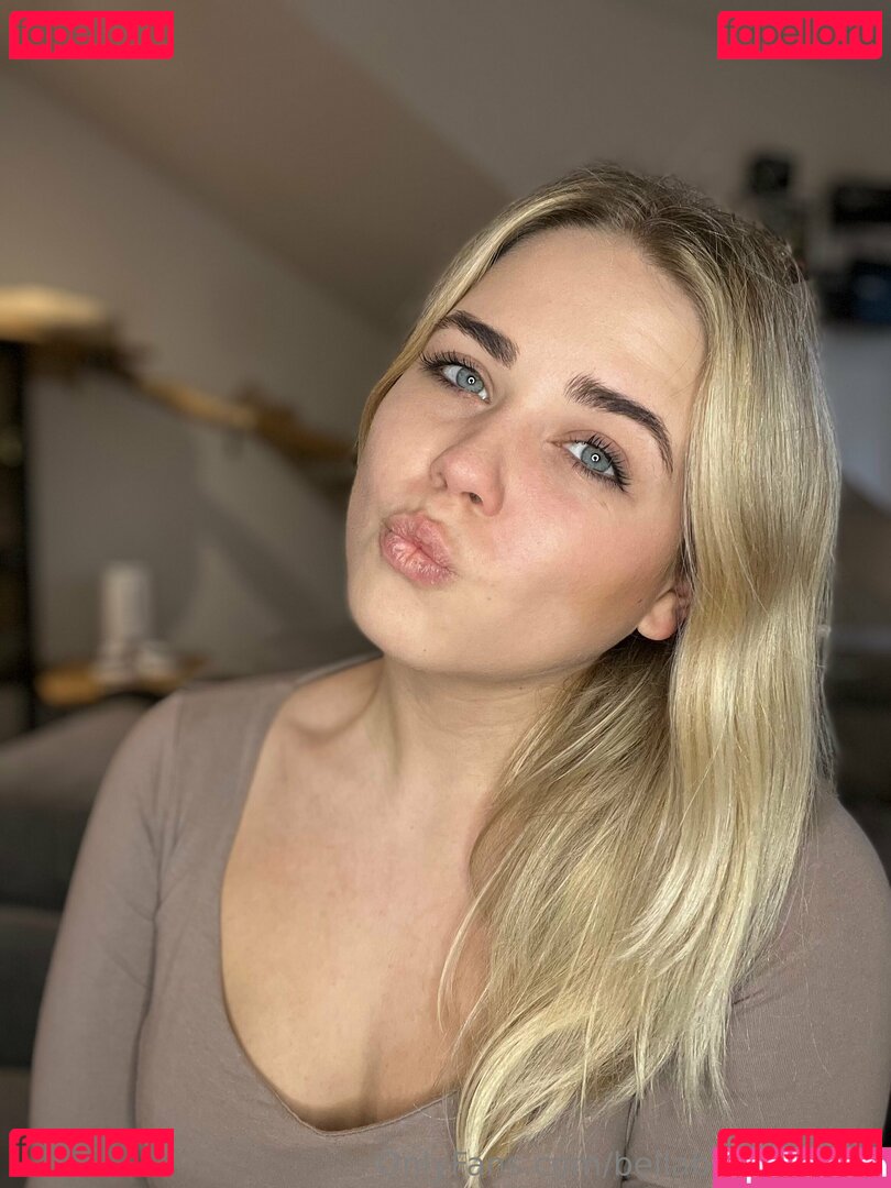 bellablondofficial / blondbellaofficial Onlyfans Photo Gallery 