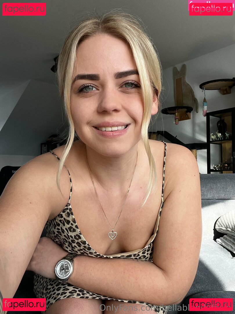 bellablondofficial / blondbellaofficial Onlyfans Photo Gallery 
