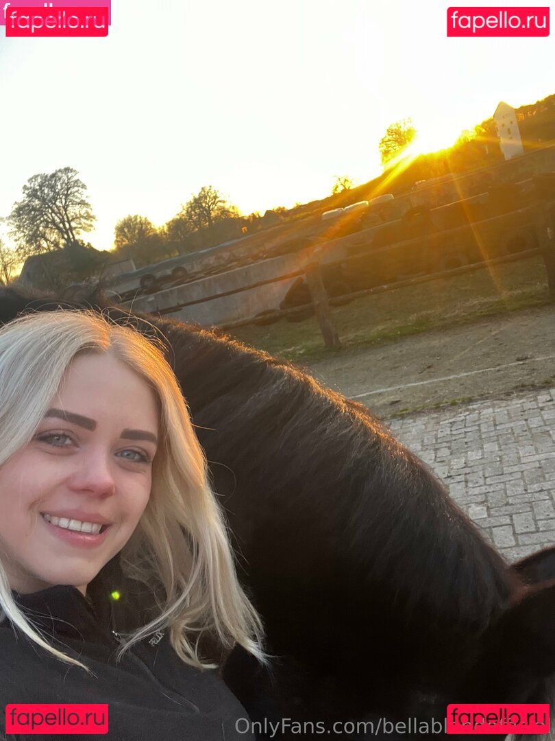 bellablondofficial / blondbellaofficial Onlyfans Photo Gallery 