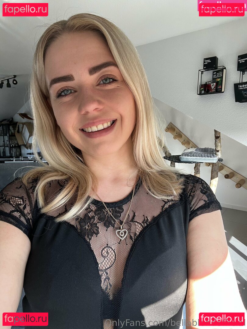 bellablondofficial / blondbellaofficial Onlyfans Photo Gallery 