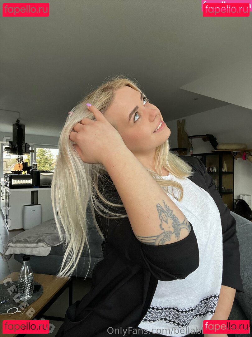 bellablondofficial / blondbellaofficial Onlyfans Photo Gallery 