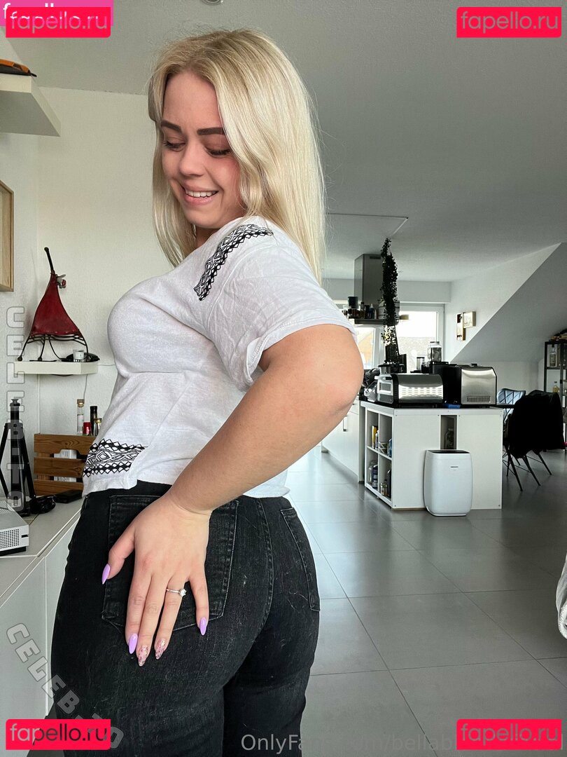 bellablondofficial / blondbellaofficial Onlyfans Photo Gallery 