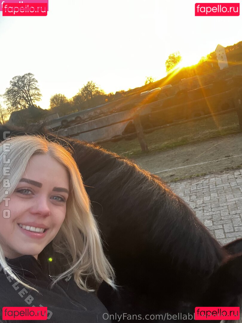 bellablondofficial / blondbellaofficial Onlyfans Photo Gallery 