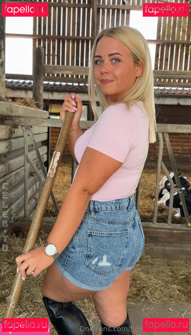 bellablondofficial / blondbellaofficial Onlyfans Photo Gallery 