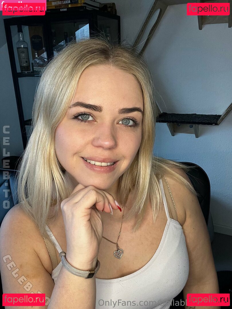bellablondofficial / blondbellaofficial Onlyfans Photo Gallery 