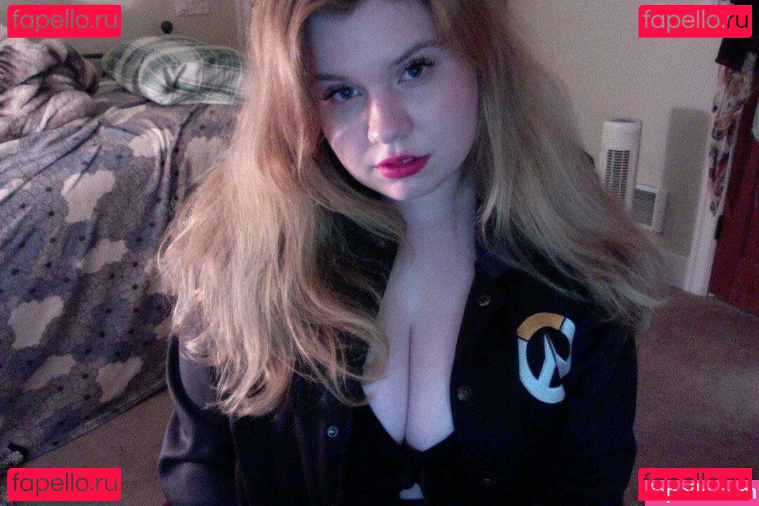 supanintendogirl / ultrosgirl Onlyfans Photo Gallery 