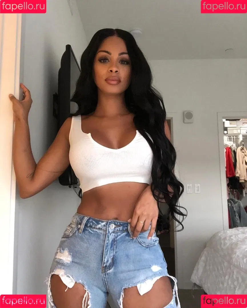 Ana Montana Onlyfans Photo Gallery 