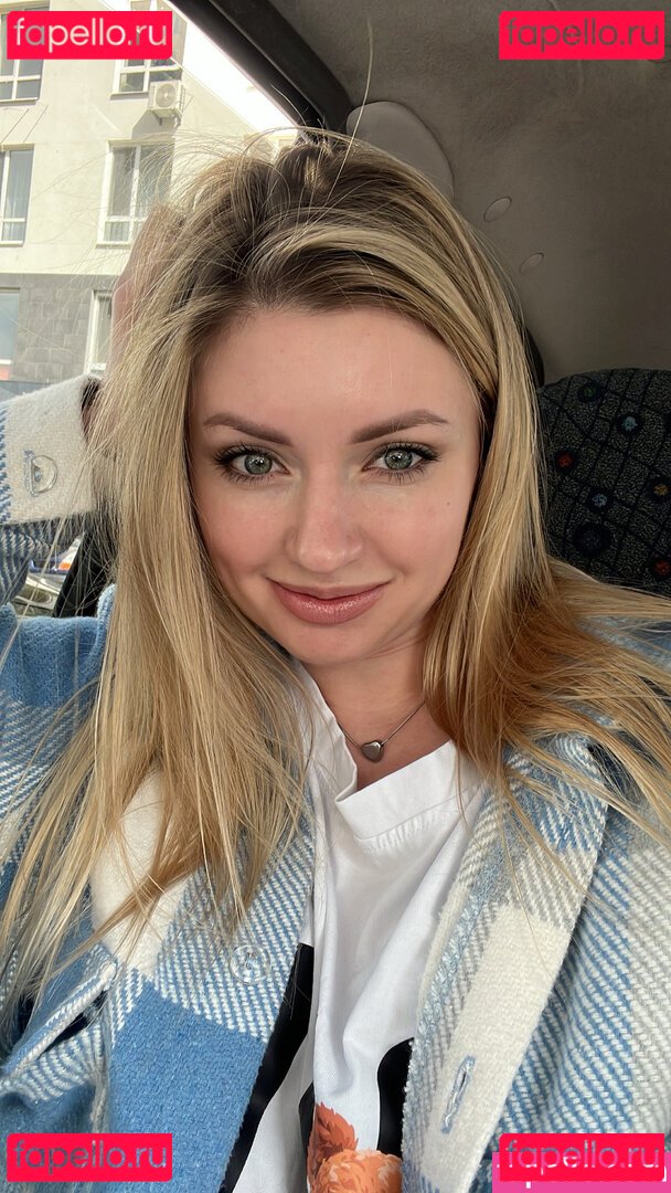 missashley19 / vikkytheone Onlyfans Photo Gallery 