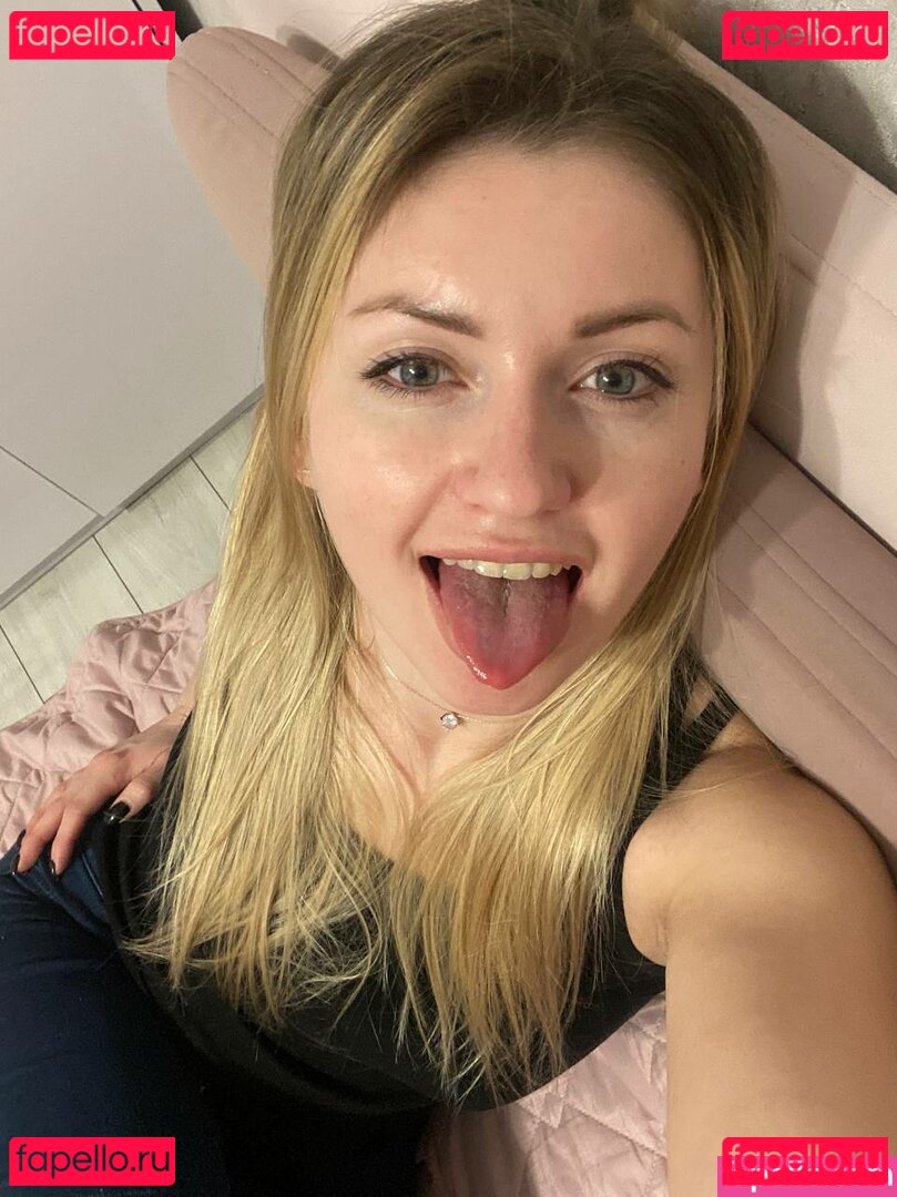 missashley19 / vikkytheone Onlyfans Photo Gallery 