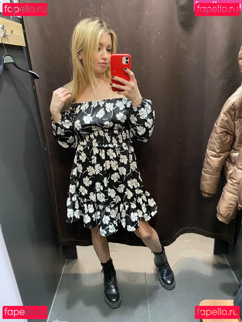 missashley19 / vikkytheone Onlyfans Photo Gallery 