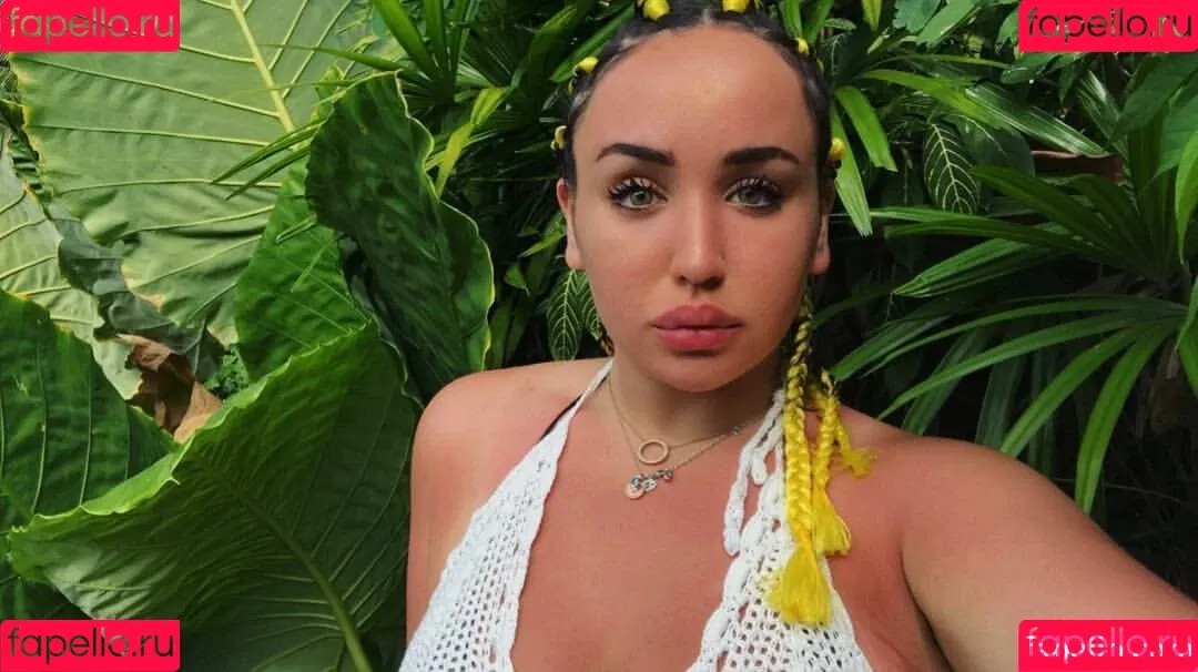 Tana Habibi Onlyfans Photo Gallery 