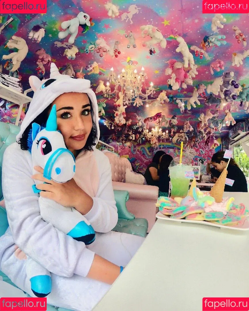 Tana Habibi Onlyfans Photo Gallery 