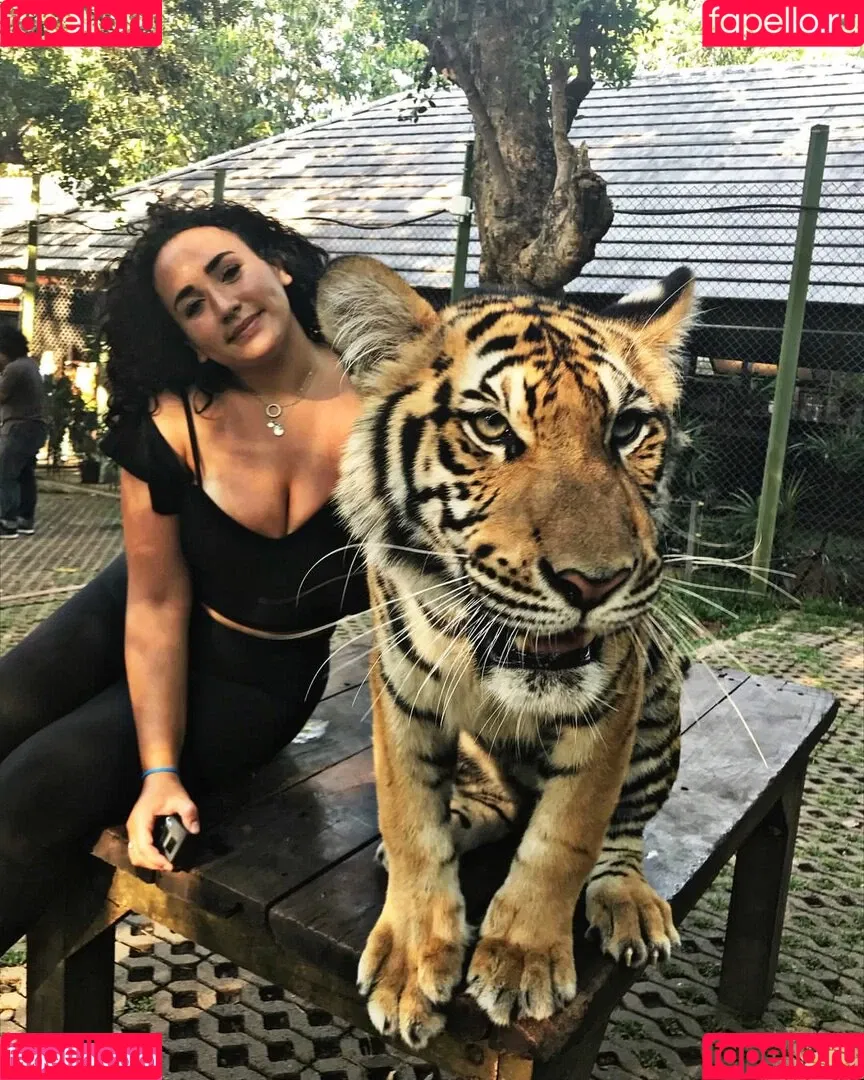 Tana Habibi Onlyfans Photo Gallery 