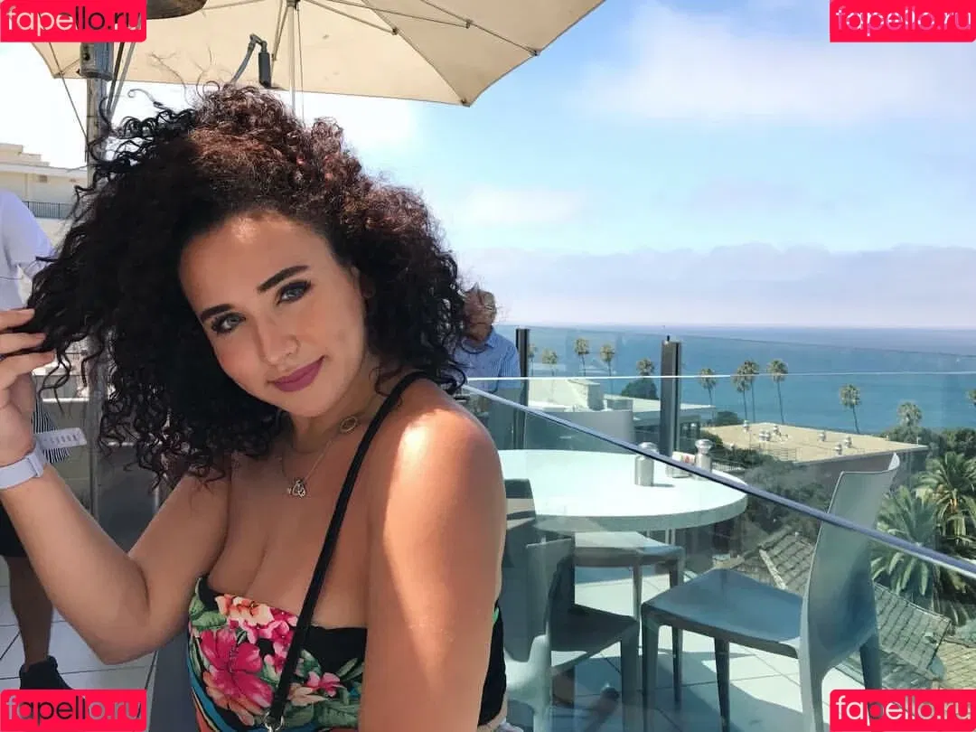 Tana Habibi Onlyfans Photo Gallery 