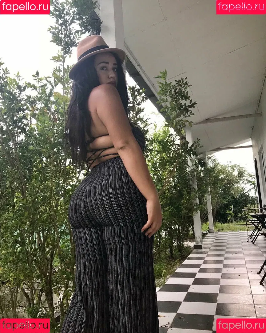 Tana Habibi Onlyfans Photo Gallery 