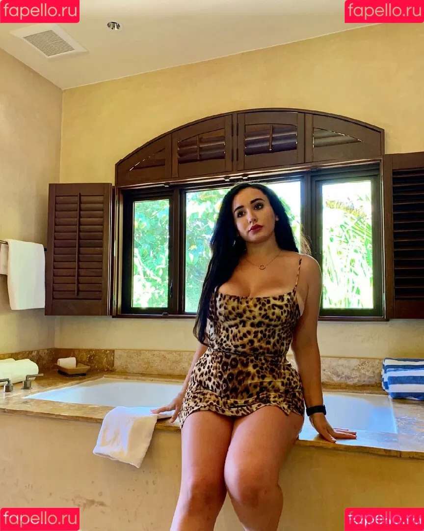 Tana Habibi Onlyfans Photo Gallery 