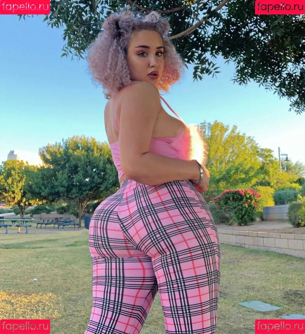Tana Habibi Onlyfans Photo Gallery 