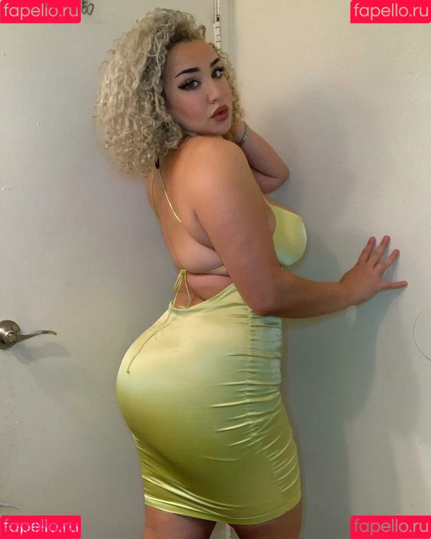 Tana Habibi Onlyfans Photo Gallery 
