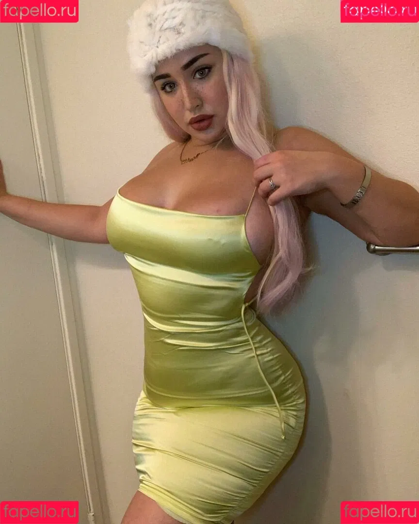 Tana Habibi Onlyfans Photo Gallery 