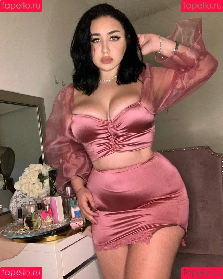 Tana Habibi Onlyfans Photo Gallery 