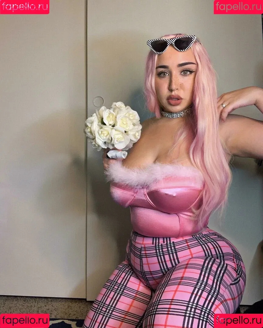 Tana Habibi Onlyfans Photo Gallery 