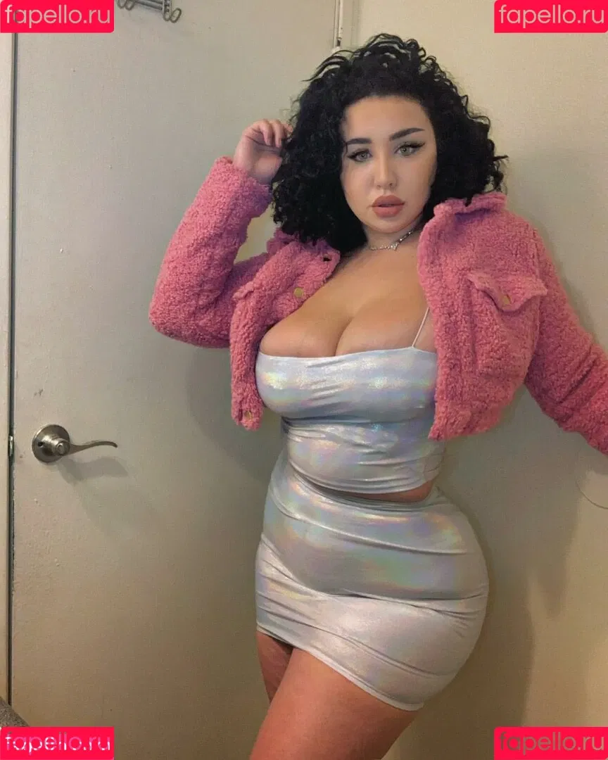 Tana Habibi Onlyfans Photo Gallery 