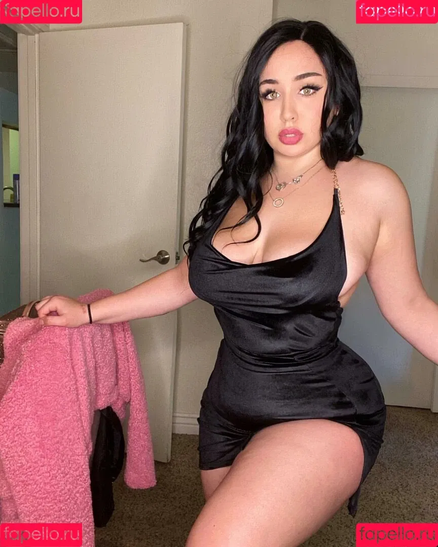 Tana Habibi Onlyfans Photo Gallery 