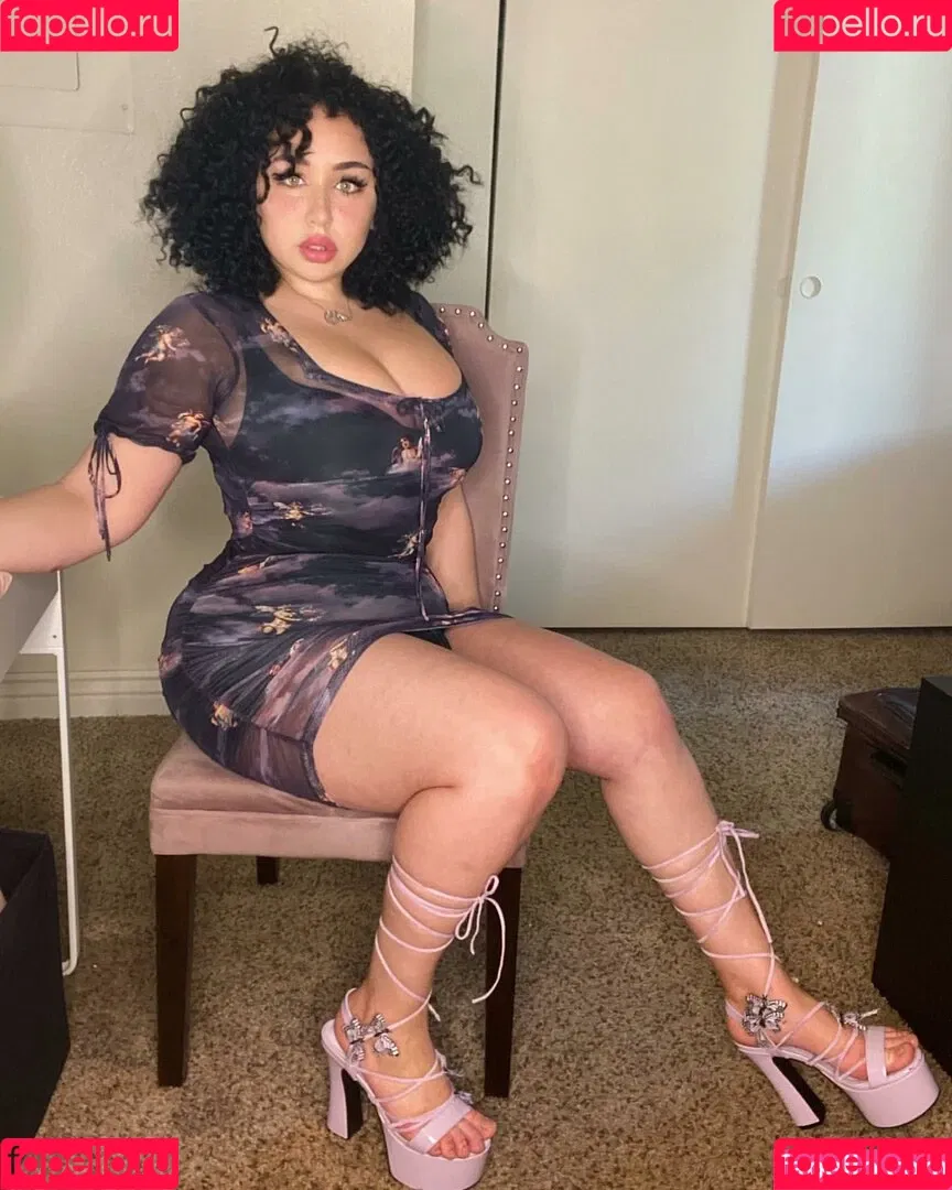 Tana Habibi Onlyfans Photo Gallery 