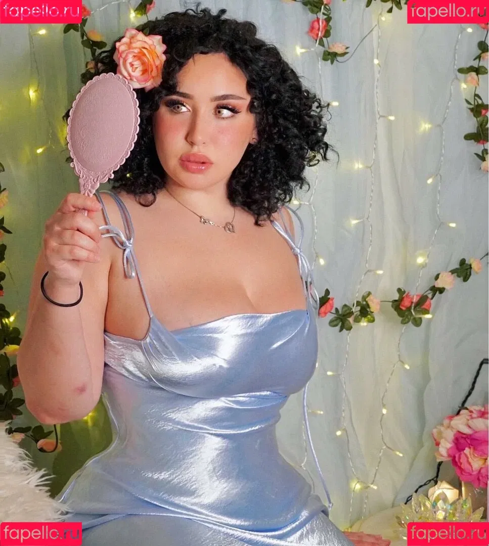 Tana Habibi Onlyfans Photo Gallery 